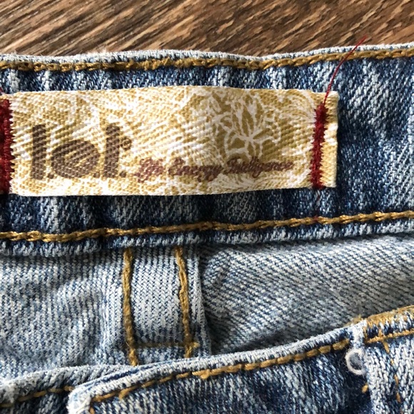 L.E.I. Stretch denim capris - Picture 2 of 14